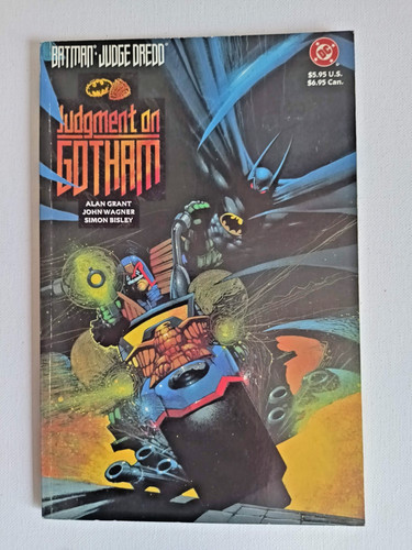 Batman judge dredd - batman,