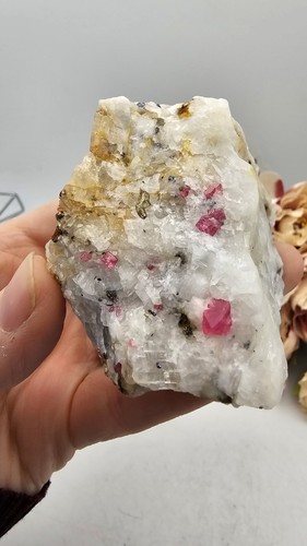 212g natural ruby specimen - 212g,