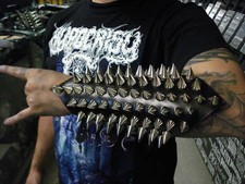 LEATHER GAUNTLET SPIKES. BLACK