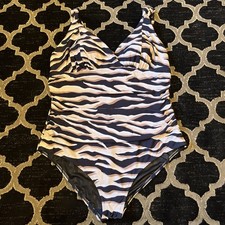 Magisculpt Women's Swimsuit, Animal Print, Size 20