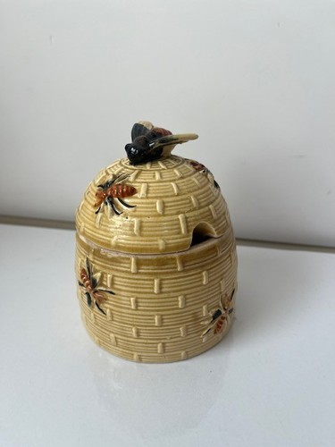 Honey pot with - honey, be