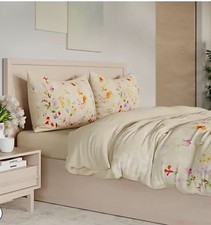 Cozee Home Floral Placement