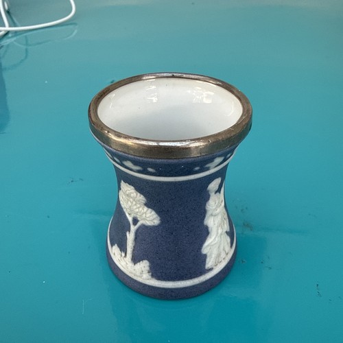 Wedgwood white dark blue - white,