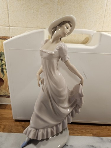 Large lladro nao porcelain - large,