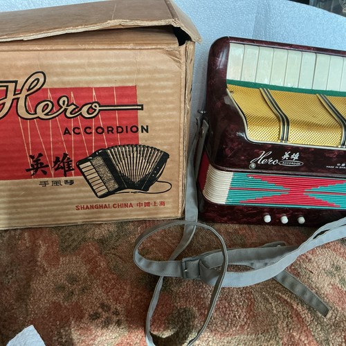 Vintage hero small accordian - small,