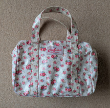 Ladies Cath Kidston Box Bag (PVC Coated / Cream with Red Floral Pattern)