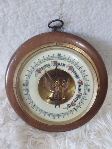 Vintage round wood barometer - wood,