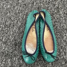 Womens French Sole Green Leather Flat Pumps Size 7