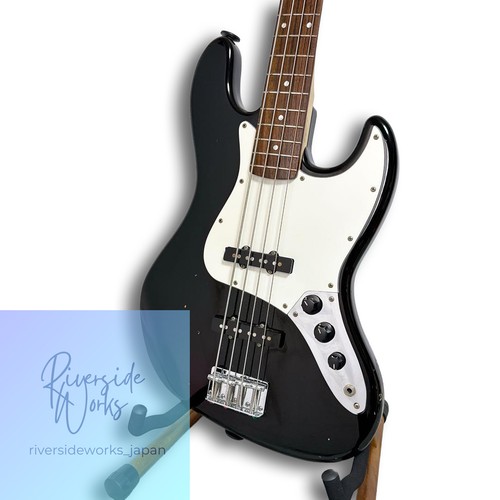 Squier fender jazz - by,