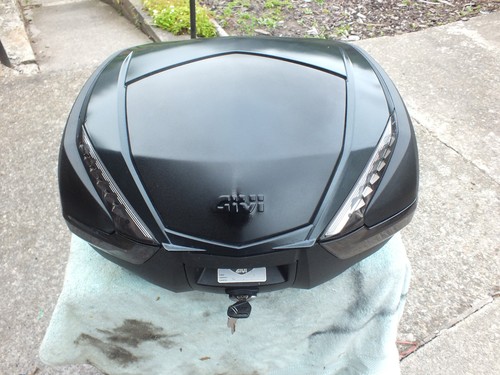 Givi v47 top box black - in,