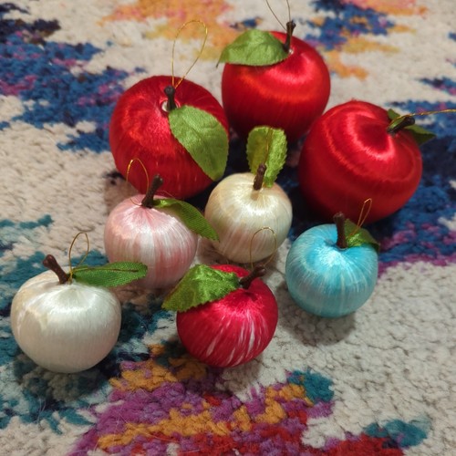 Vintage retro spun silk - retro, apples
