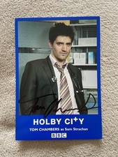 TOM CHAMBERS    (HOLBY CITY) HAND SIGNED CAST CARD - UNDEDICATED