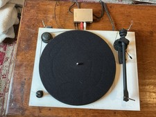 Project Essential II TURNTABLE with Pre Amp NEEDS NEW STYLUS ,possibly CARTRIDGE
