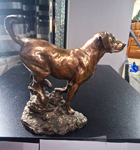 Labrador figurine rocks - on, in