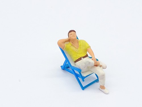 Preiser figures man sunbathing - figures,