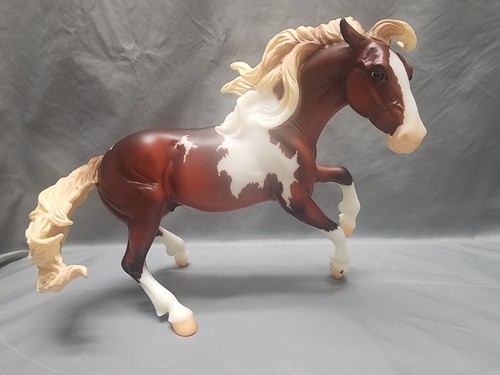 Breyer shelby 2023 collector - breyer,