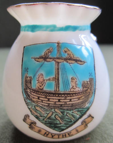 Hythe goss crested china - hythe,