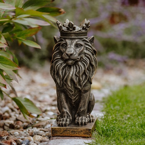 Decorative lion figurine lion