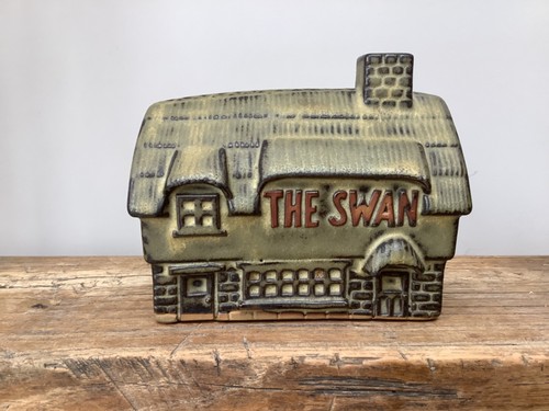 Tremar pottery swan - pottery, pub