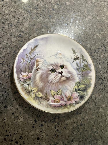 Collectible vintage plate with - collectible,