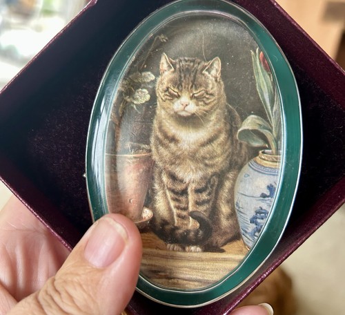 Glass cat paperweight past - cat,