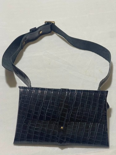 Black crocodile embossed - black,