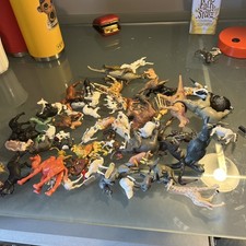 VINTAGE PLASTIC FARM  & ZOO ANIMALS. LARGE LOT 