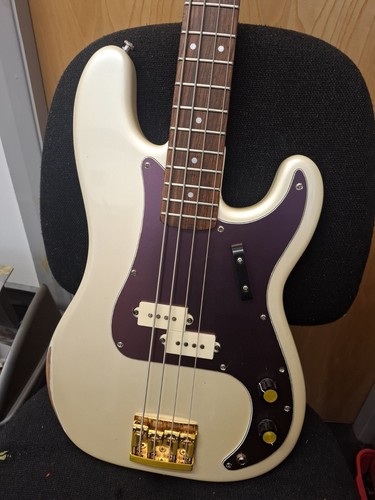 Encore bass guitar heavily - bass,