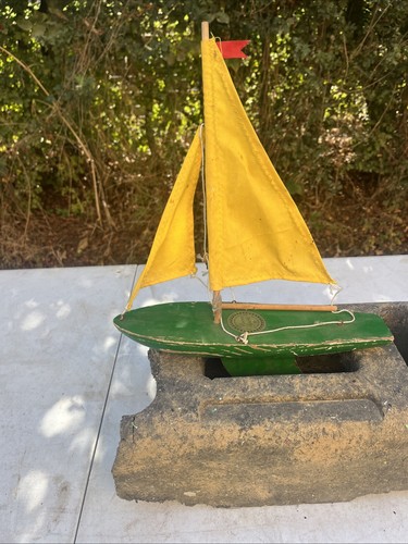Vintage bounty pond - yacht,