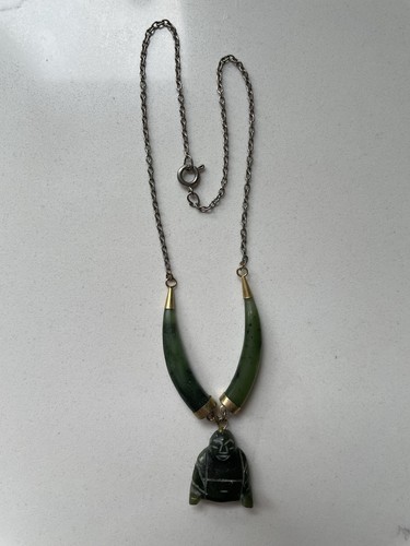 Jade buddha pendant - buddha, with