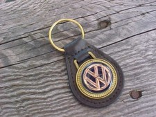 VOLKSWAGEN VW ANTIQUE GOLD LEATHER KEY FOB NOS Hi-QUALITY CLASSY KEY HOLDER