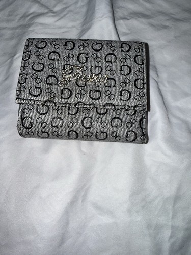 Guess folding wallet features - wallet,