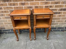 VINTAGE PAIR OF MATCHING FRENCH BEDSIDE TABLES CABINETS