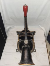 VINTAGE ENGLISH IRON MANUAL COFFEE GRINDER SPONGE COMPANY LTD LONDON NO 3