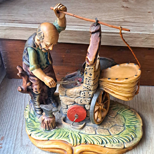 Capodimonte style hand - style, hand-painted