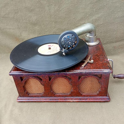 Antique gramophone hand - gramophone, crank