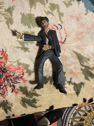Mezco scarface tony - mezco,