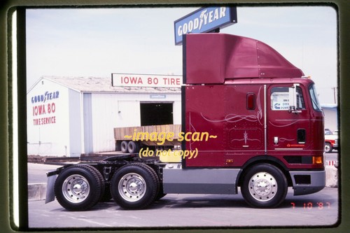 International semi truck - truck, at