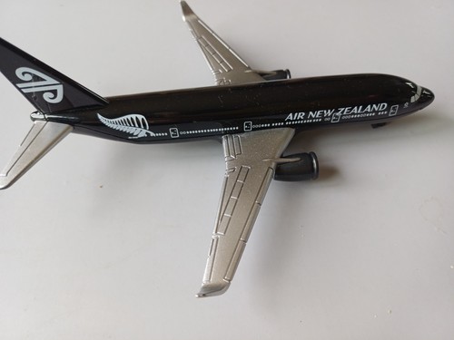 Diecast model airliner airbus - airliner,
