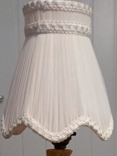BEAUTIFUL VINTAGE 6" CLIP ON BOUDOIR CHIFFON PLEATED LAMPSHADE IN WHITE  DIVINE