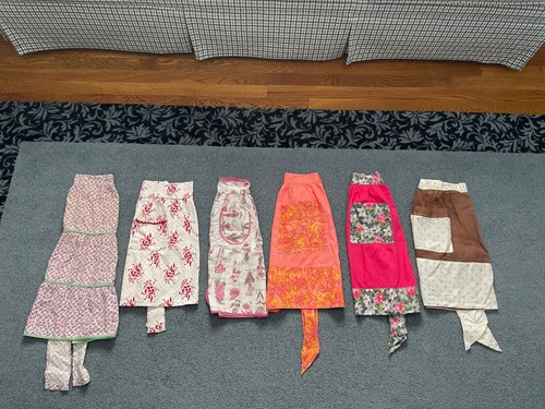 Lot vintage half aprons - 6,