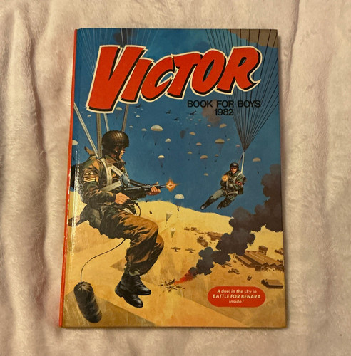 Victor book for boys 1982 - book,