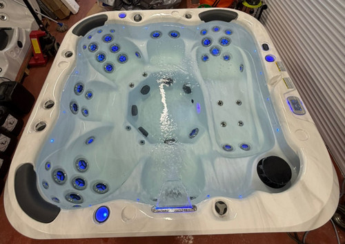 Hot tub louis spa - mt,