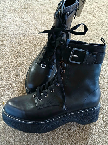 Bnwt zara black genuine - bnwt,