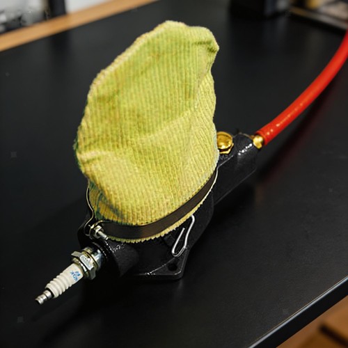 Pneumatic spark plug cleaner - plug,