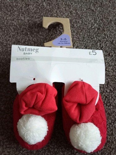 Baby red knitted booties - red,
