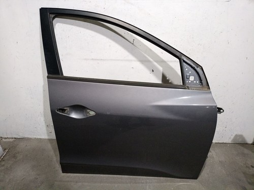 760042y001 front right door - front,