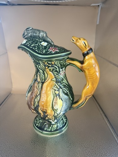 Majolica pitcher sugtil - by, of