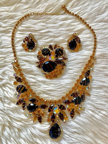 Juliana book piece tigers - tigers, eye