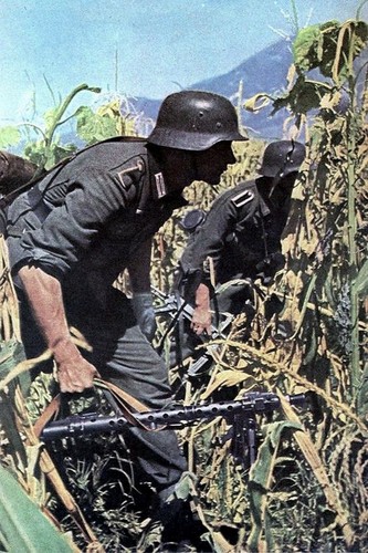 German soldiers advancing - soldiers,
